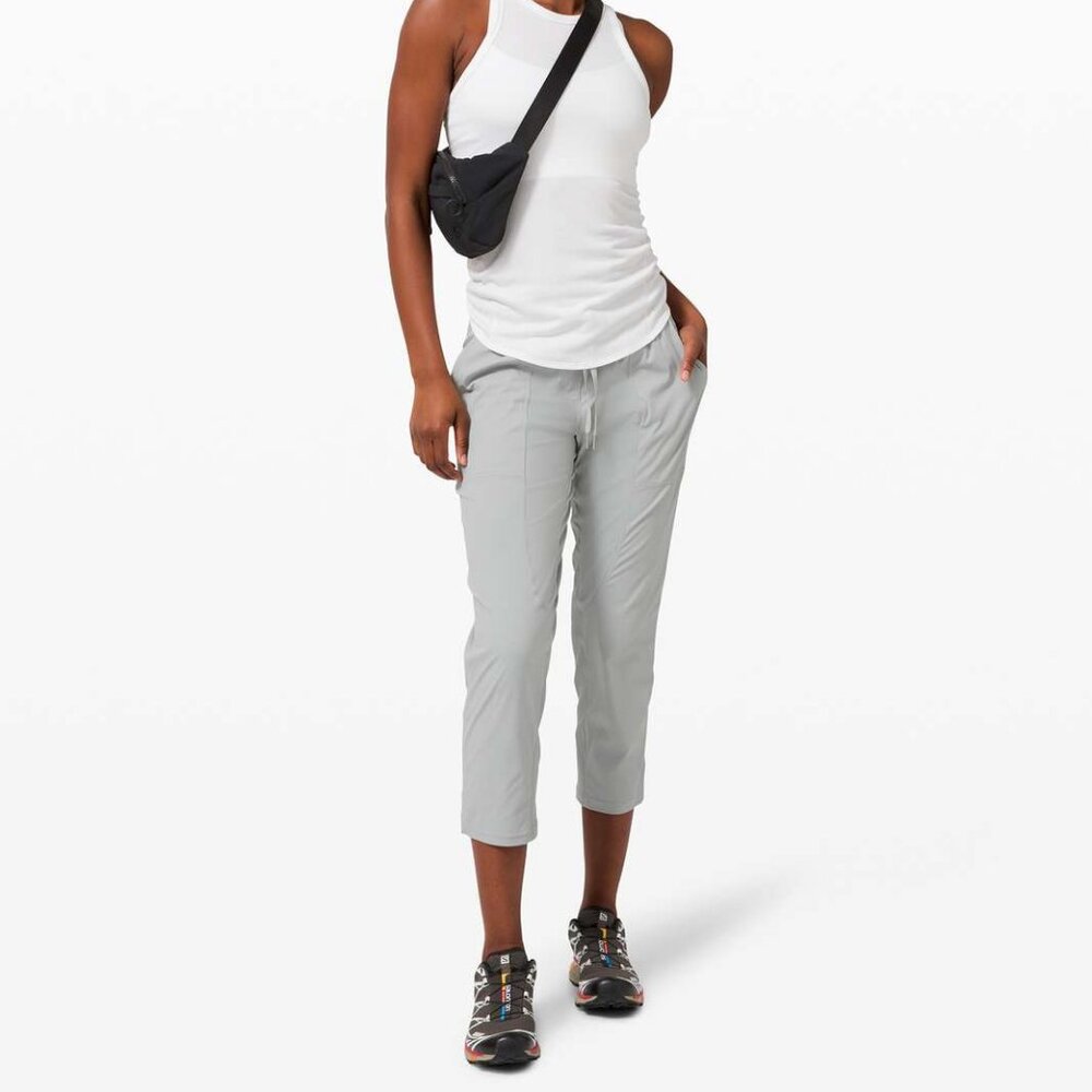Lululemon Size 2 Silver Drop Dance Studio Crop *25" - Picture 3 of 7